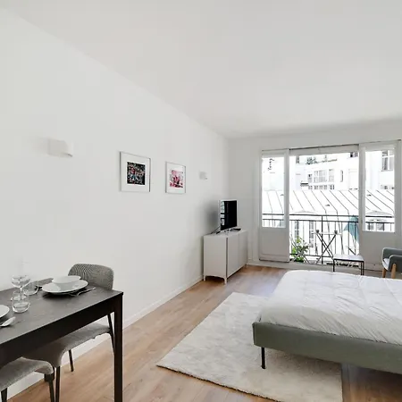 Bright For 2 - Champs-elysees Apartment Paris